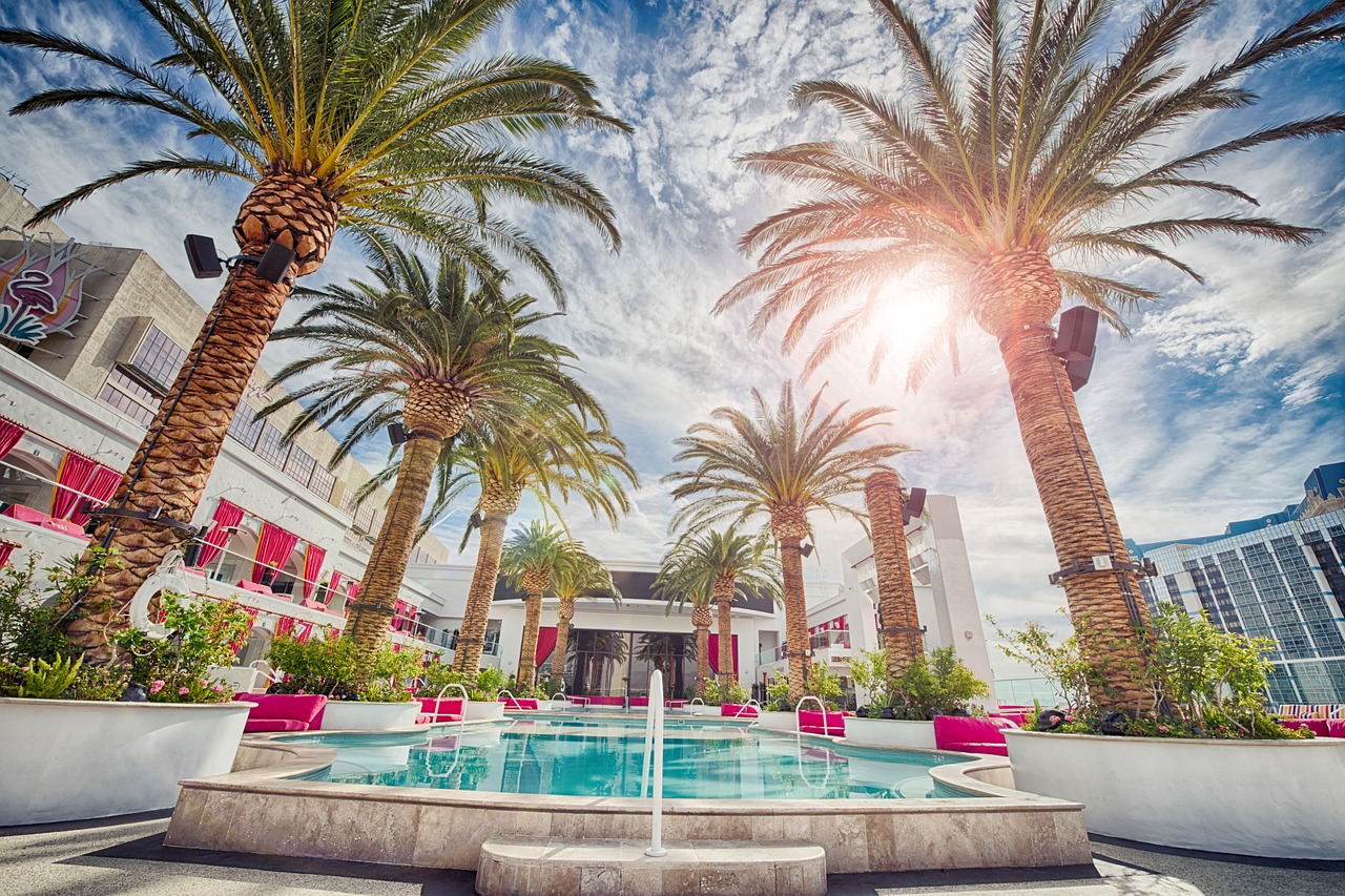 swimming pool, hotel, pool-731886.jpg